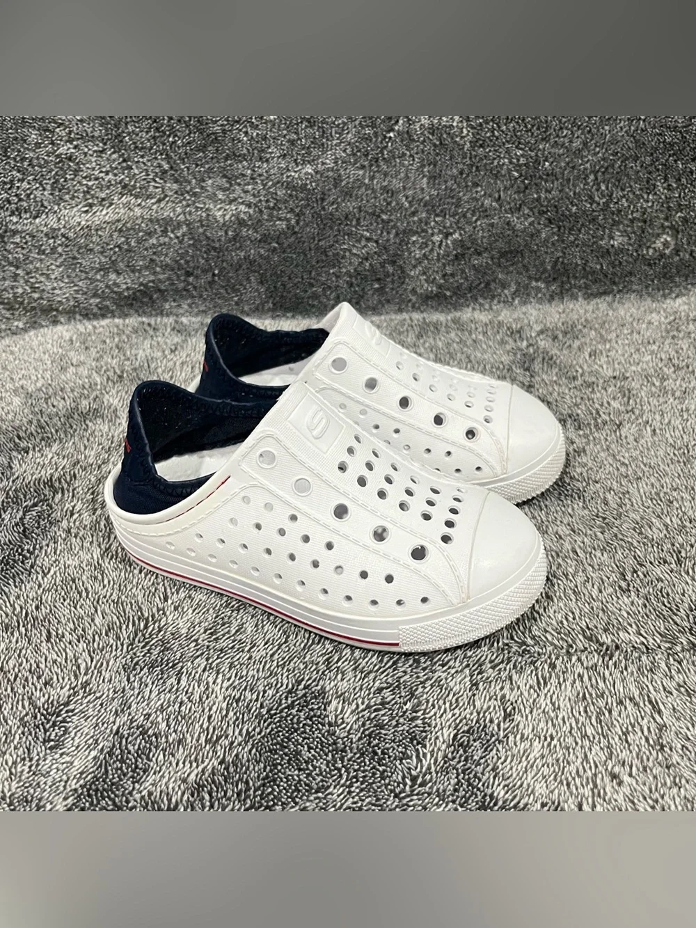 Skechers Cali Gear Guzman Steps Aqua Surge water shoes in white toddler size 9
